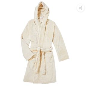 Summer and Rose Cozy Robe NWT